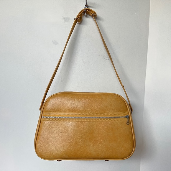 Vtg International Travelware Carry On Tote Shoulder Bag Mustard Yellow with Feet - Picture 1 of 7